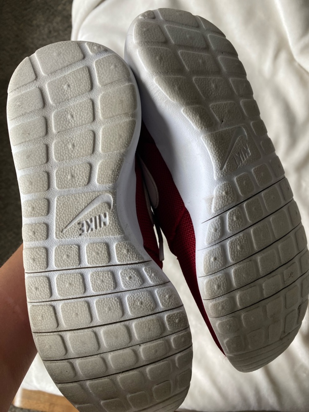 Red Nike Roshe Run - Picture 7 of 8